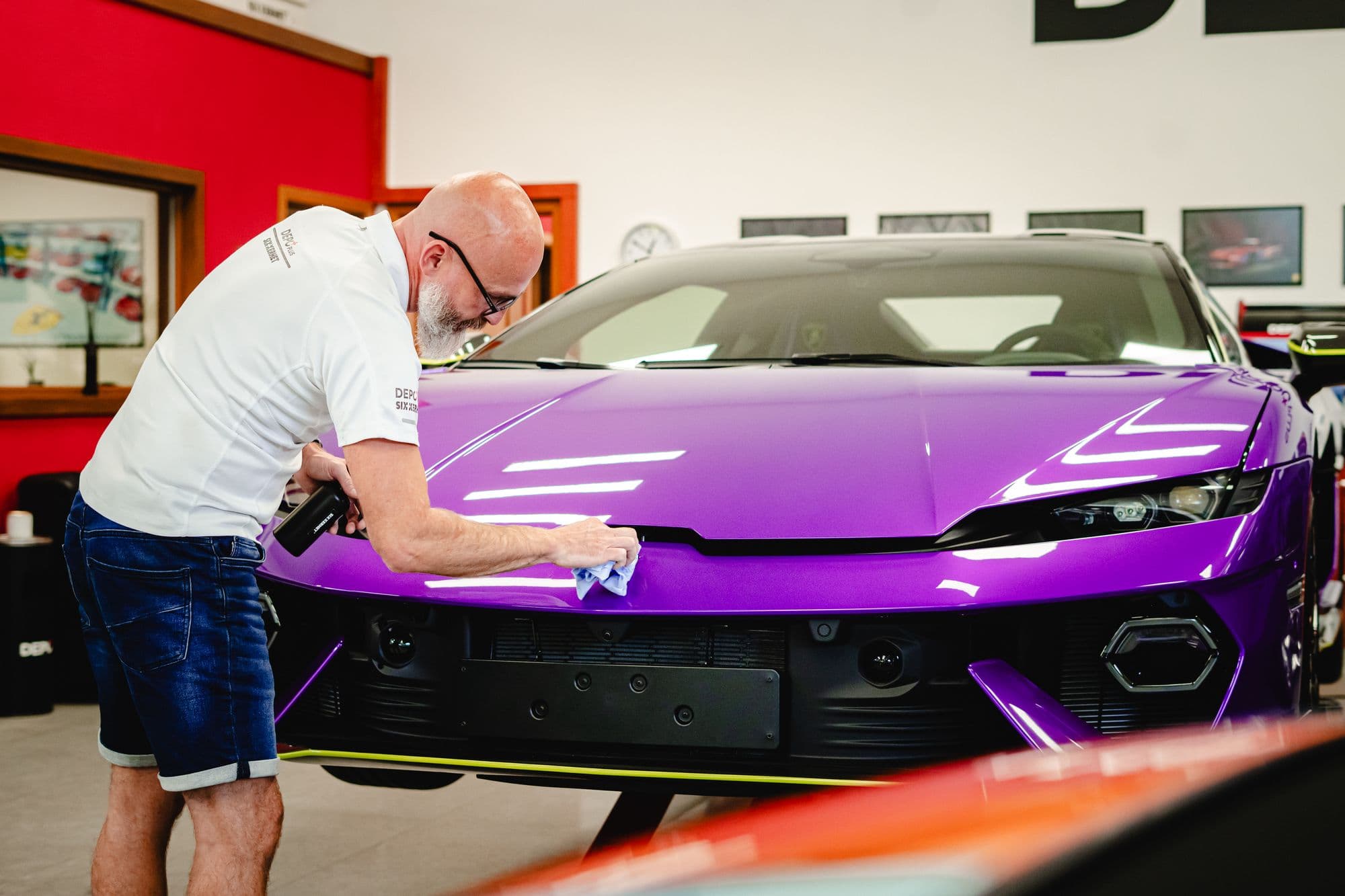 Péče o fialové Lamborghini v barevném PPF ve studiu DEPO+