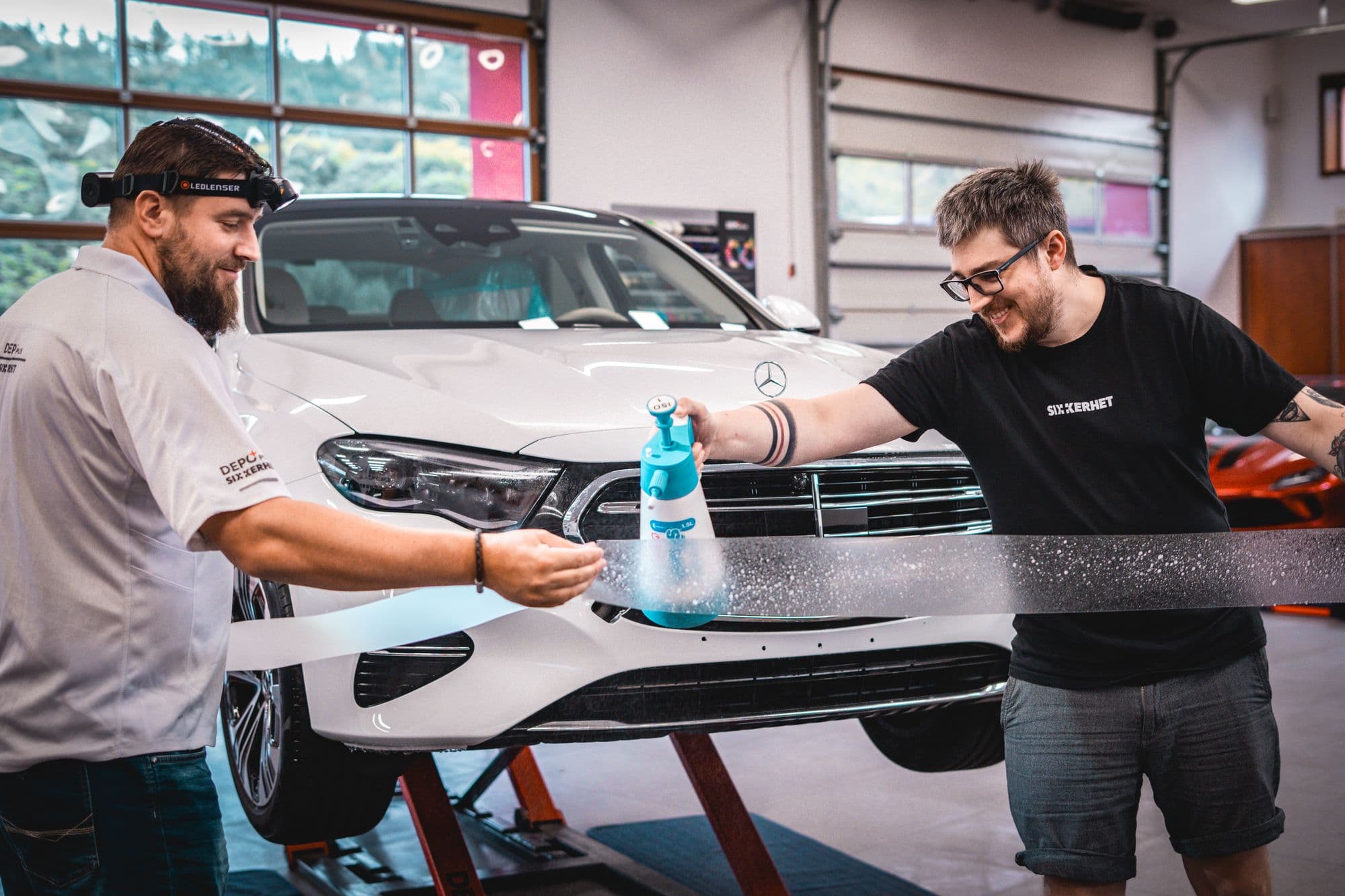 Ruční aplikace PPF fólie na Mercedes-Benz třídy E v DEPO+