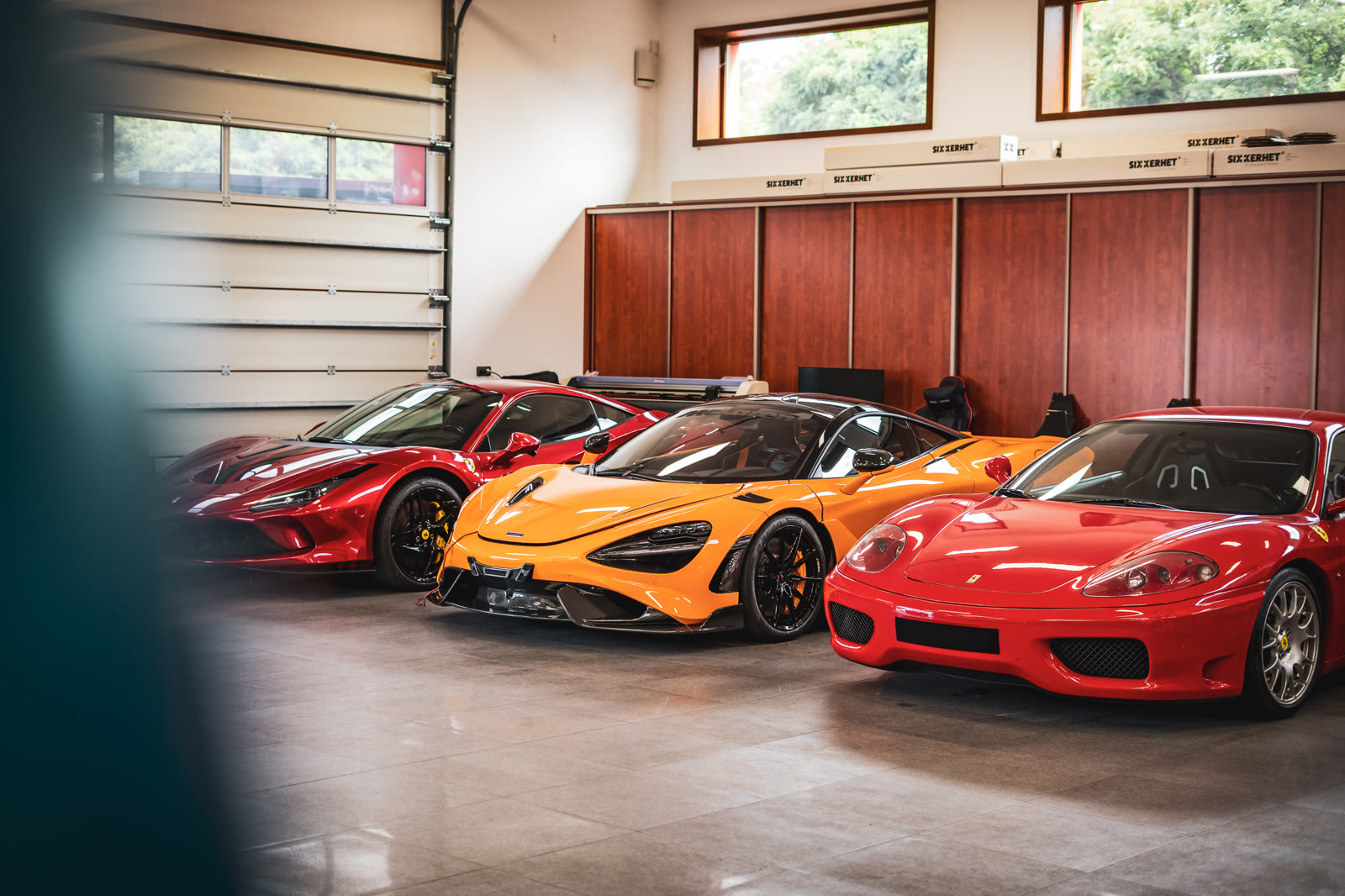 Ferrari F8, McLaren 765LT a Ferrari 360 v naší hale